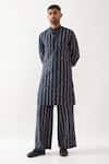 Son of A Noble Snob_Navy Linen Printed Slim Fit Kurta Set _Online_at_Aza_Fashions