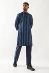 Son of A Noble Snob_Navy Linen Printed Slim Fit Kurta _Online_at_Aza_Fashions