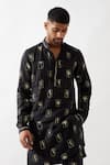 Buy_Son of A Noble Snob_Black Linen Slate Stamp Printed Kurta 