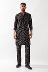 Buy_Son of A Noble Snob_Black Linen Printed Slim Fit Kurta _at_Aza_Fashions