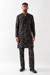 Buy_Son of A Noble Snob_Black Linen Printed Slim Fit Kurta _Online_at_Aza_Fashions