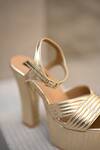 Miraki_Gold Block Heels With Stitching Details _Online