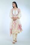 Buy_Samyukta Singhania_Cream Chanderi Silk Embroidery Round Neck Floral Pattern Kurta With Pant _at_Aza_Fashions