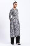 ABRAHAM AND THAKORE_Gray Linen Round Neck Handpainted Checks Kurta _Online_at_Aza_Fashions