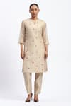 Buy_ABRAHAM AND THAKORE_Gold Chanderi Embroidery V-neck Maheshwar Kurta _at_Aza_Fashions