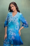 Kahani Lush_Blue Cotton V-neck Printed Kurta And Pant Set _at_Aza_Fashions