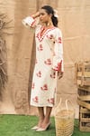 Buy_Kalakaari By Sagarika_Red Cotton Embroidery V-neck Floral Midi Dress _Online