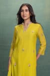 Shop_Kahani Lush_Green Chanderi Embroidery V-neck Neon Kurta Set _at_Aza_Fashions