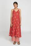 Buy_Sinjhar_Red Cotton V-neck Floral Printed Kurta Set _at_Aza_Fashions