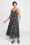 Sinjhar_Black Cotton V-neck Floral Printed Kurta Set _at_Aza_Fashions