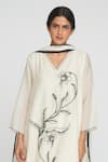 Buy_Sinjhar_White Chanderi, Cotton Embroidery V-neck Printed Kurta Set 