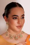 Buy_ZEVAR BY GEETA_Green Stones Kundan Polki Necklace And Earring Set _at_Aza_Fashions