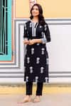 Buy_Missprint_Black Cotton Embroidery Split V-neck Meera Printed Kurta Set 