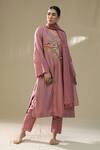 Buy_arpita sulakshana_Pink Silk, Organza Embroidery V-neck Dusty Handpainted Kurta Set _at_Aza_Fashions