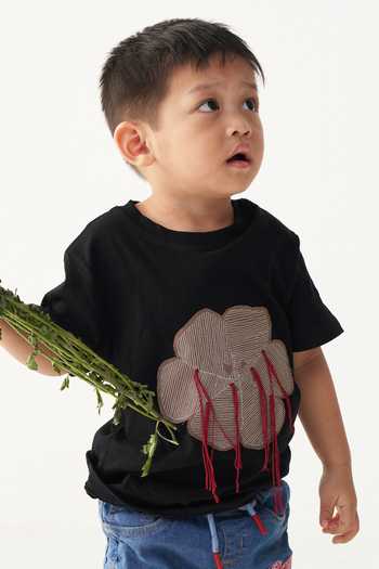 Three_Black Cotton Applique Floral T-shirt _Online_at_Aza_Fashions