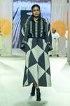 Buy_KA-Sha_Black Cotton And White Geometric Crop Top _at_Aza_Fashions