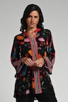 Buy_Taroob_Black Crepe Embroidery Split V-neck Bageecha Floral Tunic Set 