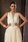 Buy_Muskann Kapadiaa_Ivory Chinon, Chiffon Gota Patti V-neck Kurta Pant Set _Online_at_Aza_Fashions