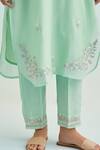 Anantaa By Roohi_Green Chanderi Embroidery Round Neck Kurta Pant Set With Pink Dupatta _Online
