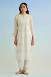 Anantaa By Roohi_Ivory Chanderi Embroidery Keyhole Neck Kurta Set With Lilac Dupatta _Online_at_Aza_Fashions