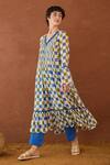 Buy_Taro_Multi Color Cotton V-neck Cloudburst Plaid Kurta Set _Online_at_Aza_Fashions