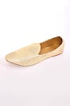 Buy_Arihant Rai Sinha_Beige Embroidery Almond Toe Juttis 