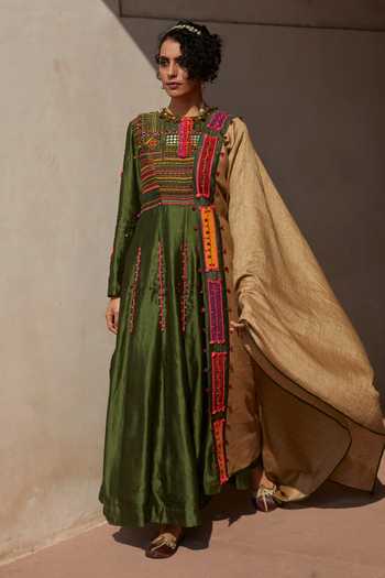 Buy_Medha_Green Chinon, Silk Embroidery, Beads Round Neck Handwoven Chiniya Anarkali Set _at_Aza_Fashions