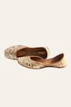 Kurrbat_Gold Sunheri Designer Juttis _Online_at_Aza_Fashions