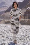 Buy_Dash And Dot_White Cotton Collared Structured Ikat Set 