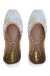Shop_Kurrbat_White Swan Designer Juttis _at_Aza_Fashions