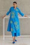 Buy_Silai Studio_Blue Poplin Embroidery V-neck Seafoam Floral Kurta Set _at_Aza_Fashions