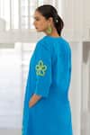 Buy_Silai Studio_Blue Poplin Embroidery V-neck Floral Seafoam Kurta _Online_at_Aza_Fashions