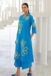 Silai Studio_Blue Poplin Embroidery V-neck Floral Seafoam Kurta _at_Aza_Fashions