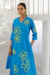 Buy_Silai Studio_Blue Poplin Embroidery V-neck Floral Seafoam Kurta 