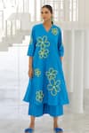 Buy_Silai Studio_Blue Poplin Embroidery V-neck Floral Seafoam Kurta _at_Aza_Fashions