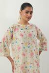 Vinusto_Multi Color Chanderi Round Neck Floral Printed Kurta Pant Set _at_Aza_Fashions