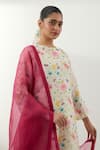 Buy_Vinusto_Ivory Chanderi Round Neck Floral Printed Kurta Set 