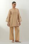 Buy_Vinusto_Beige Chanderi Cotton Lace V-neck Handwoven Kurta And Pant Set _at_Aza_Fashions