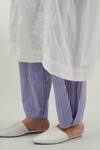 Buy_Vinusto_White Cotton Embroidery Round Neck Phool Patti Chikankari Kurta Set 