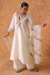 Buy_Pouli Pret_Ivory Chanderi, Organza Embroidery, Zari Split V-neck Zardozi Kurta Set _at_Aza_Fashions