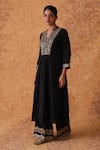 Buy_Pouli Pret_Black Chanderi, Organza Zari V-neck Embroidered Kurta Set _Online_at_Aza_Fashions