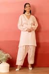 Charu Makkar_Peach Linen, Satin, Organza Embroidery V-neck Floral Kurta Set _at_Aza_Fashions