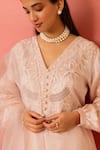 Buy_Charu Makkar_Peach Linen, Satin, Organza Embroidery V-neck Floral Kurta Set 