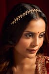 Nazaakat By Samara Singh_White Kundan Brass Mathapatti _Online_at_Aza_Fashions