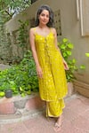 Aaryaa By Kashveen Kohli_Lime Muslin Round Neck Green Slub Kurta And Pant Set _Online_at_Aza_Fashions