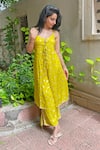 Aaryaa By Kashveen Kohli_Lime Muslin Round Neck Green Slub Kurta And Pant Set _at_Aza_Fashions