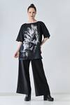 Samant Chauhan_Black Cotton Round Neck Dahlia Noir Floral Print Top _Online_at_Aza_Fashions