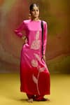 Buy_Kavitha Gutta_Pink Satin Applique Round Neck Ombre And Red Kurta Pant Set _at_Aza_Fashions