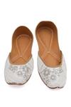 Buy_NR By Nidhi Rathi_White Handcrafted Embroidered Leather Juttis 