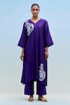 Buy_Priya Chaudhary_Purple Chanderi Embroidery V-neck Blockprint Kurta Pant Set _at_Aza_Fashions